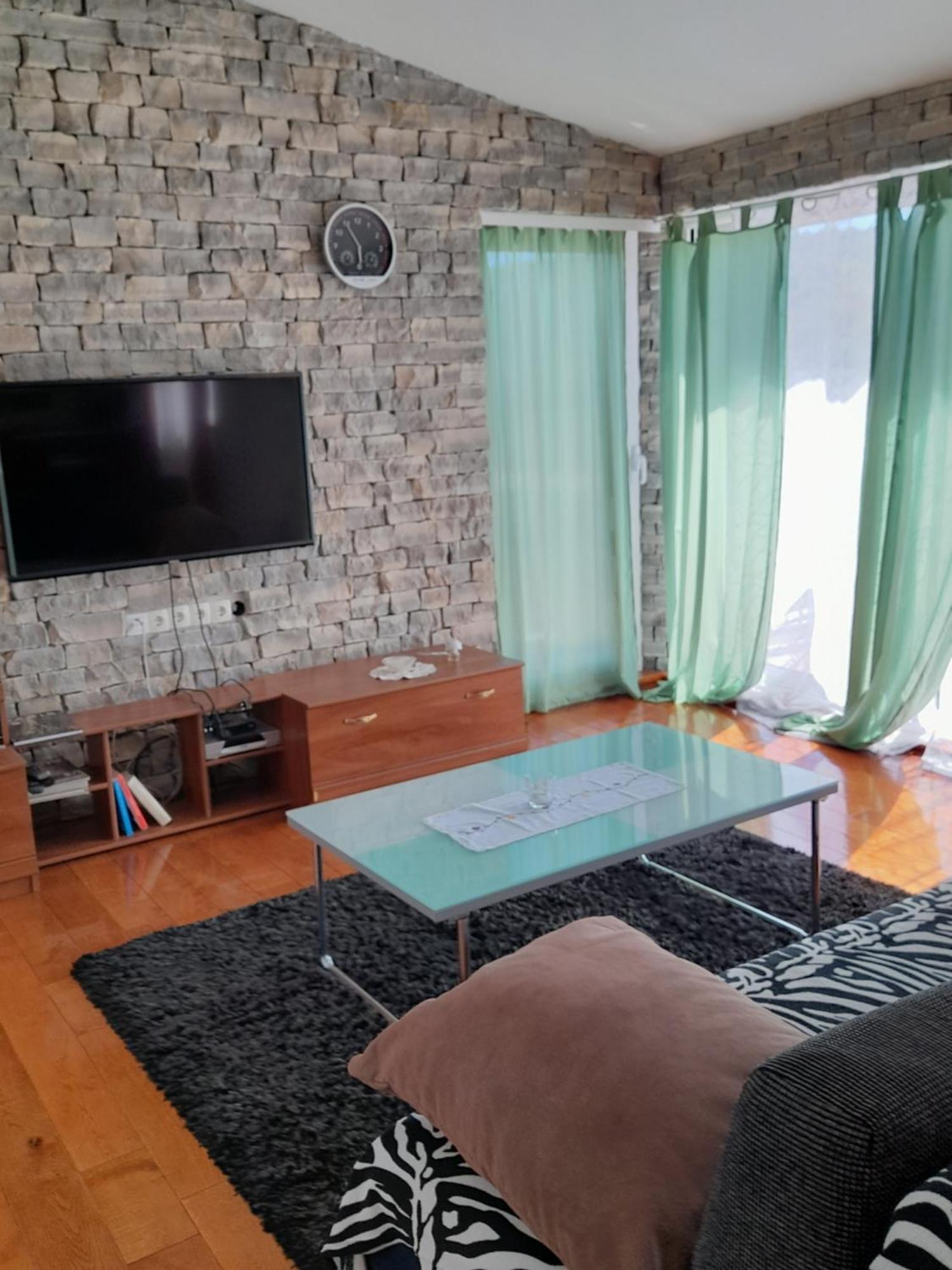 Loren Pirovac Dış mekan fotoğraf